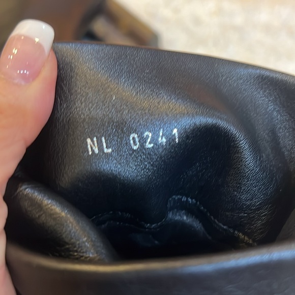 Louis Vuitton booties - Picture 9 of 13